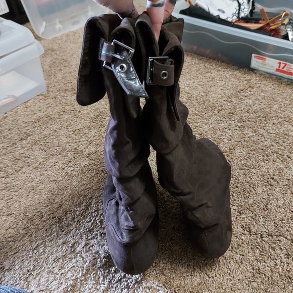 Brown Britanny Heeled Boots - Picture 3 of 9